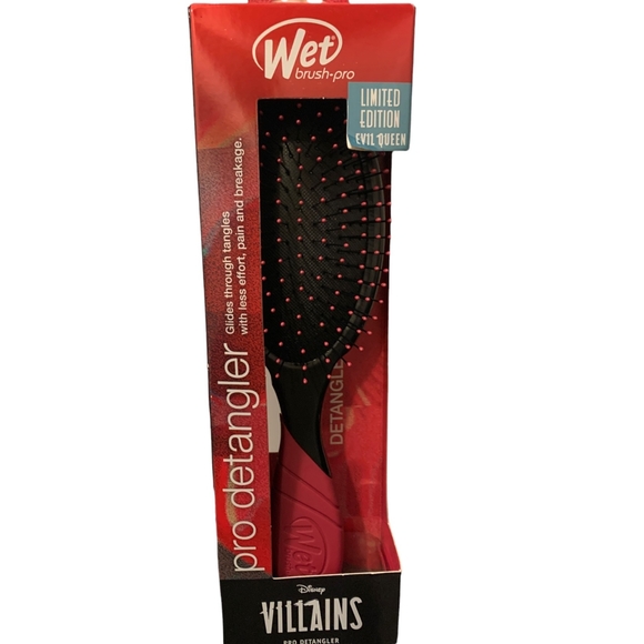 Limited Edition Disney Villains Detangler Brush - Picture 1 of 4